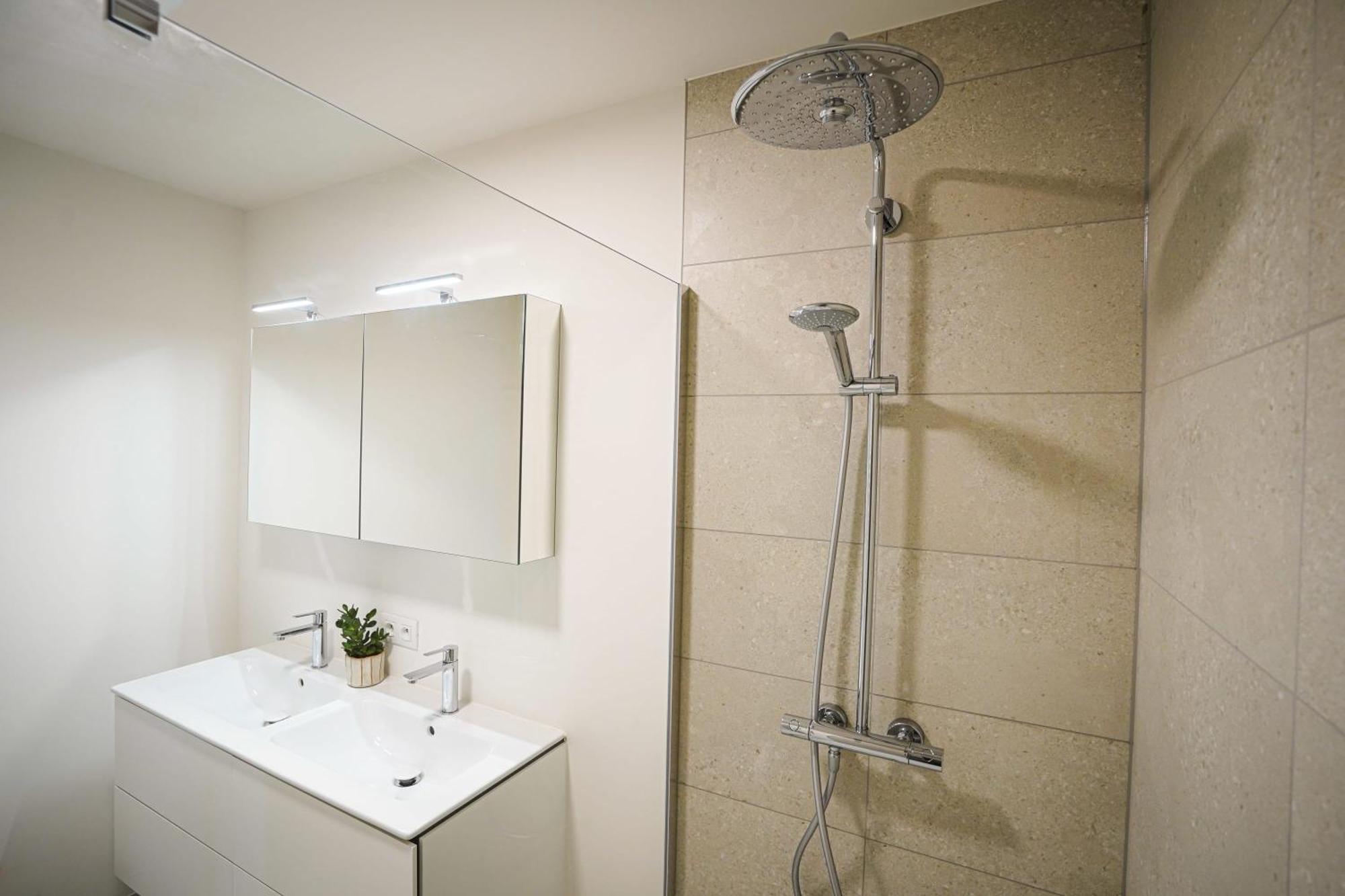 Huswell - Beautiful Apartment With Communal Pool And Gym Ostenda Esterno foto